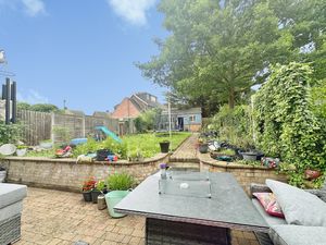 Cartlodge Avenue- click for photo gallery